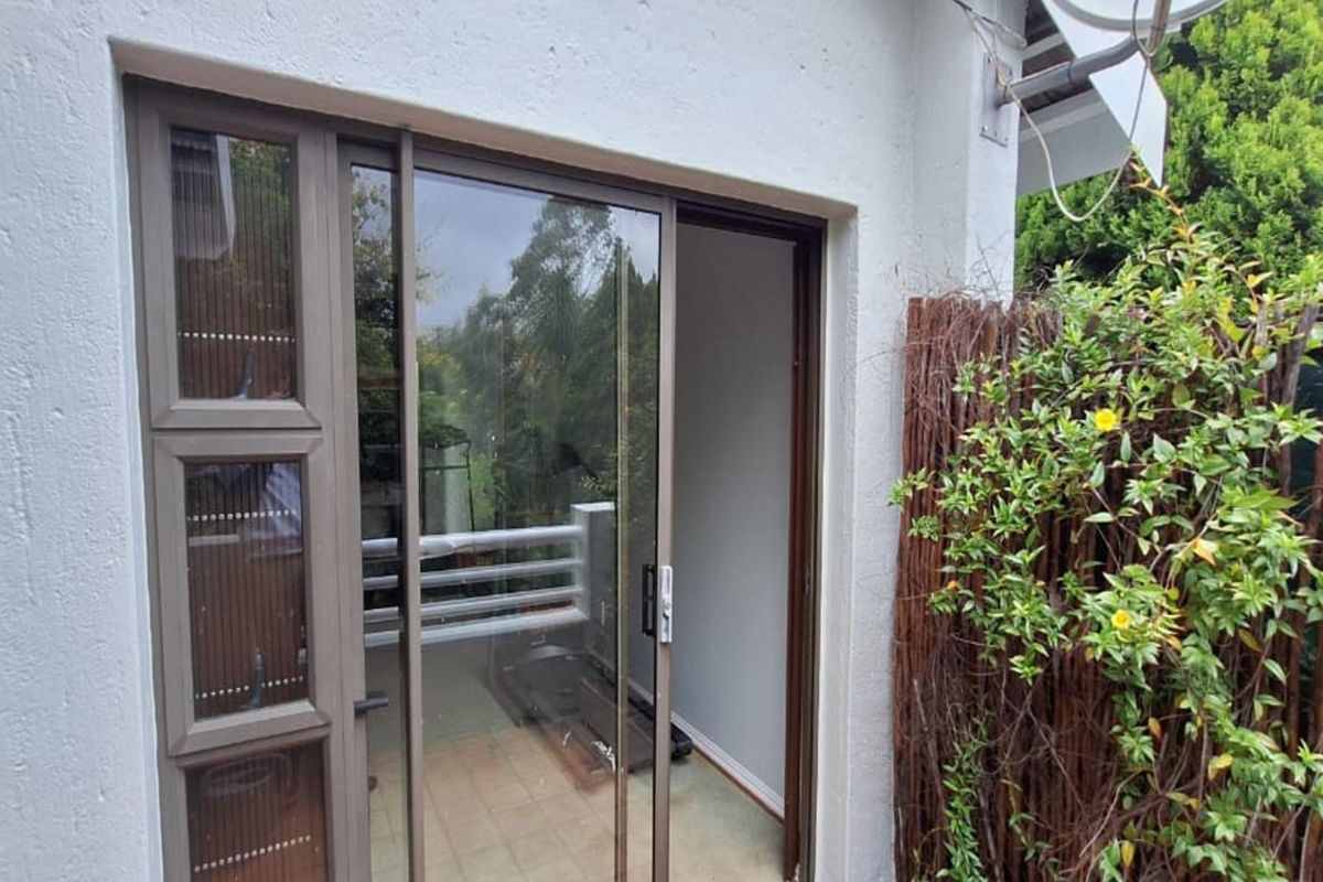 2 Bedroom House for Sale in Bedfordview - Photo 4