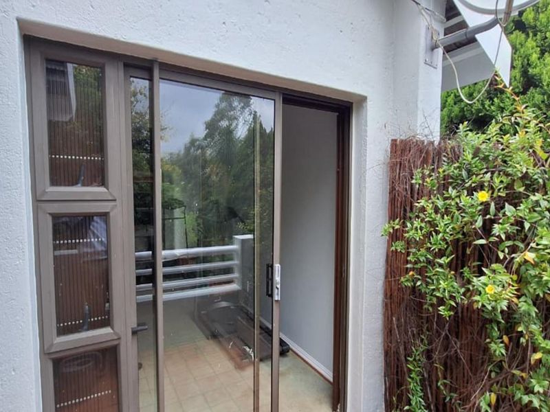 2 Bedroom House for Sale in Bedfordview - Photo 4