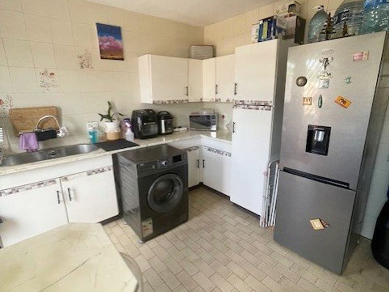 Spacious Duplex Living in a Secure Boomed-Off Area!  - Photo 6