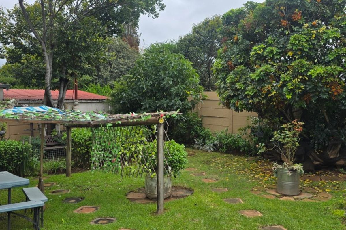Charming Family Home with Granny Cottage & Modern Upgrades!  - Photo 4