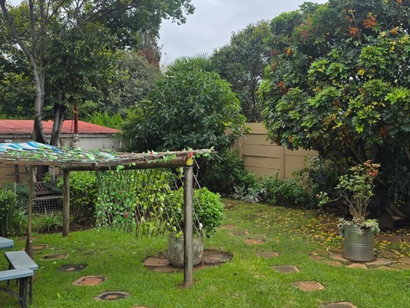Charming Family Home with Granny Cottage & Modern Upgrades!  - Photo 4