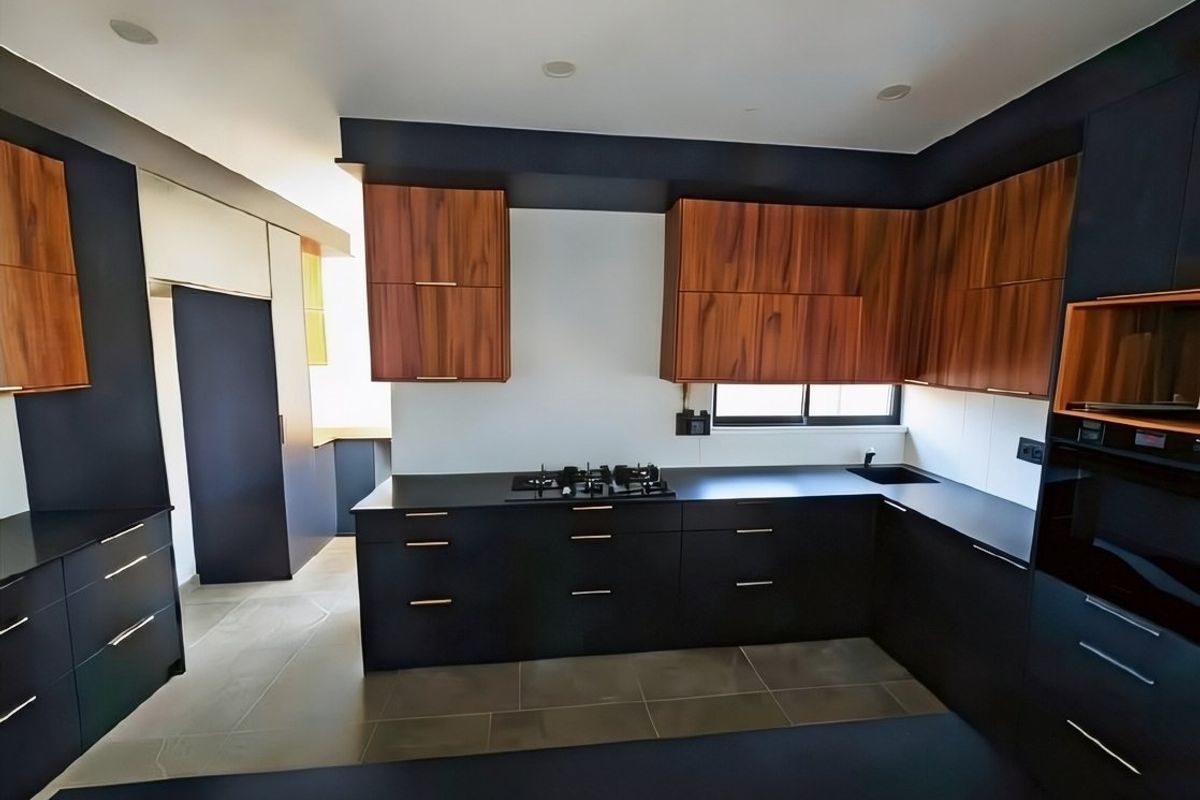 5 Bedroom Luxury Home For Sale in Sandown - Photo 5