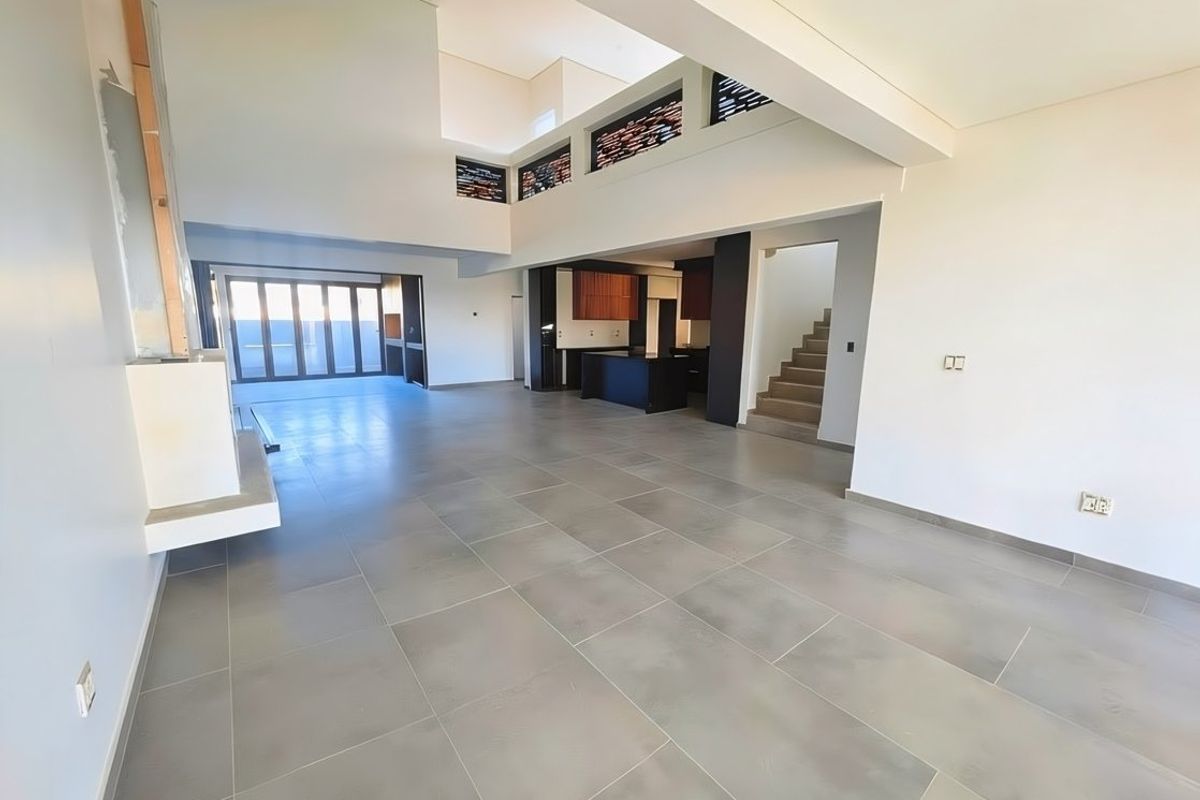 5 Bedroom Luxury Home For Sale in Sandown - Photo 3