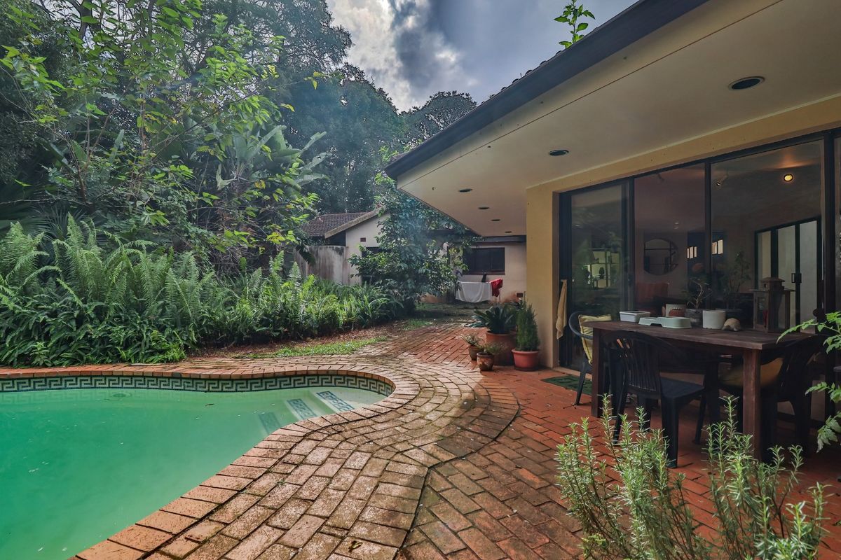Spacious Family Home in a Prime Location - Photo 2