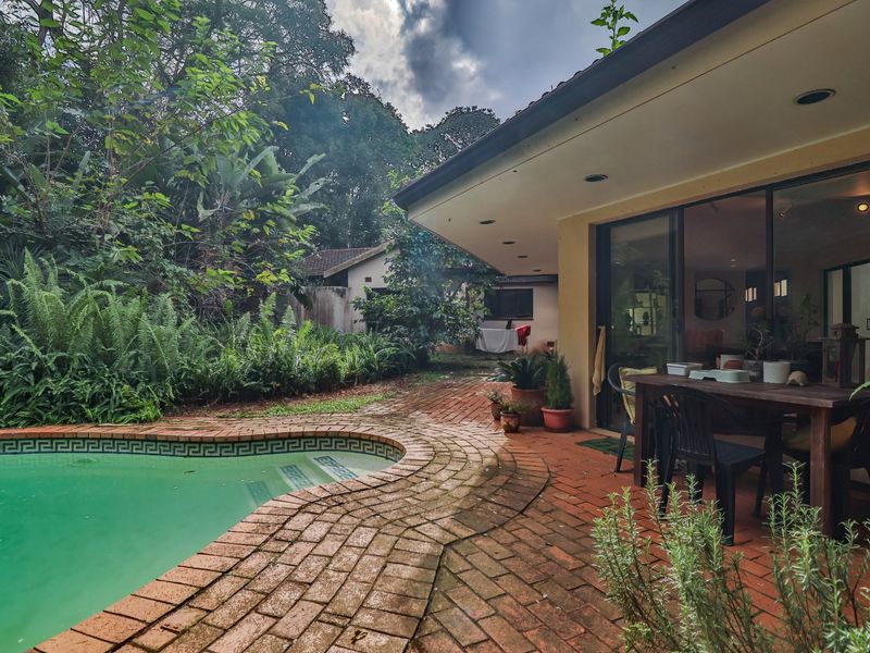 Spacious Family Home in a Prime Location - Photo 2
