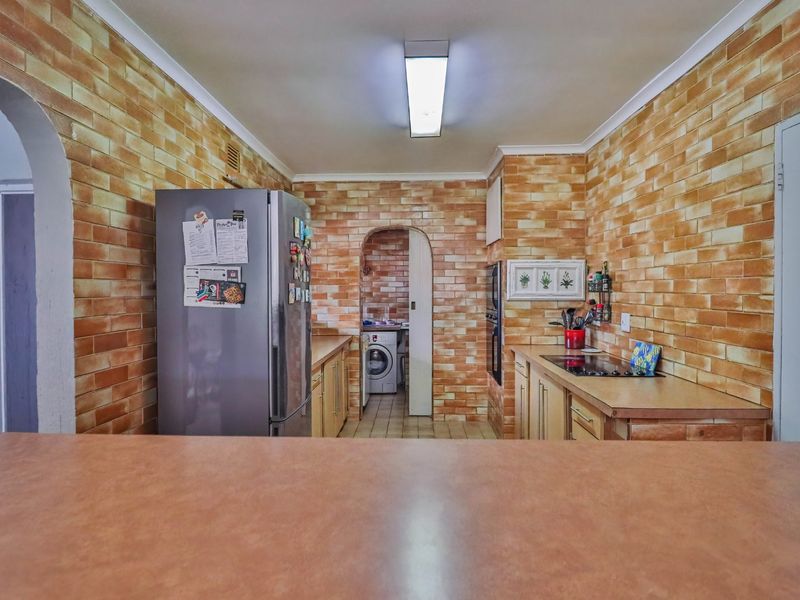 Spacious Family Home in a Prime Location - Photo 4