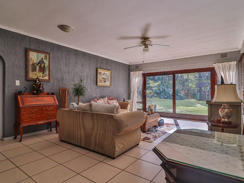 Spacious Family Home in a Prime Location - Photo 10