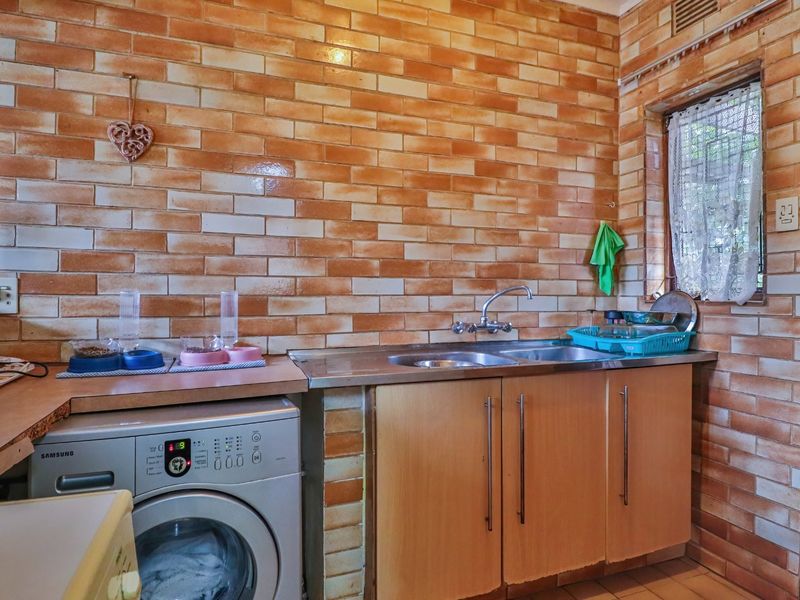 Spacious Family Home in a Prime Location - Photo 6