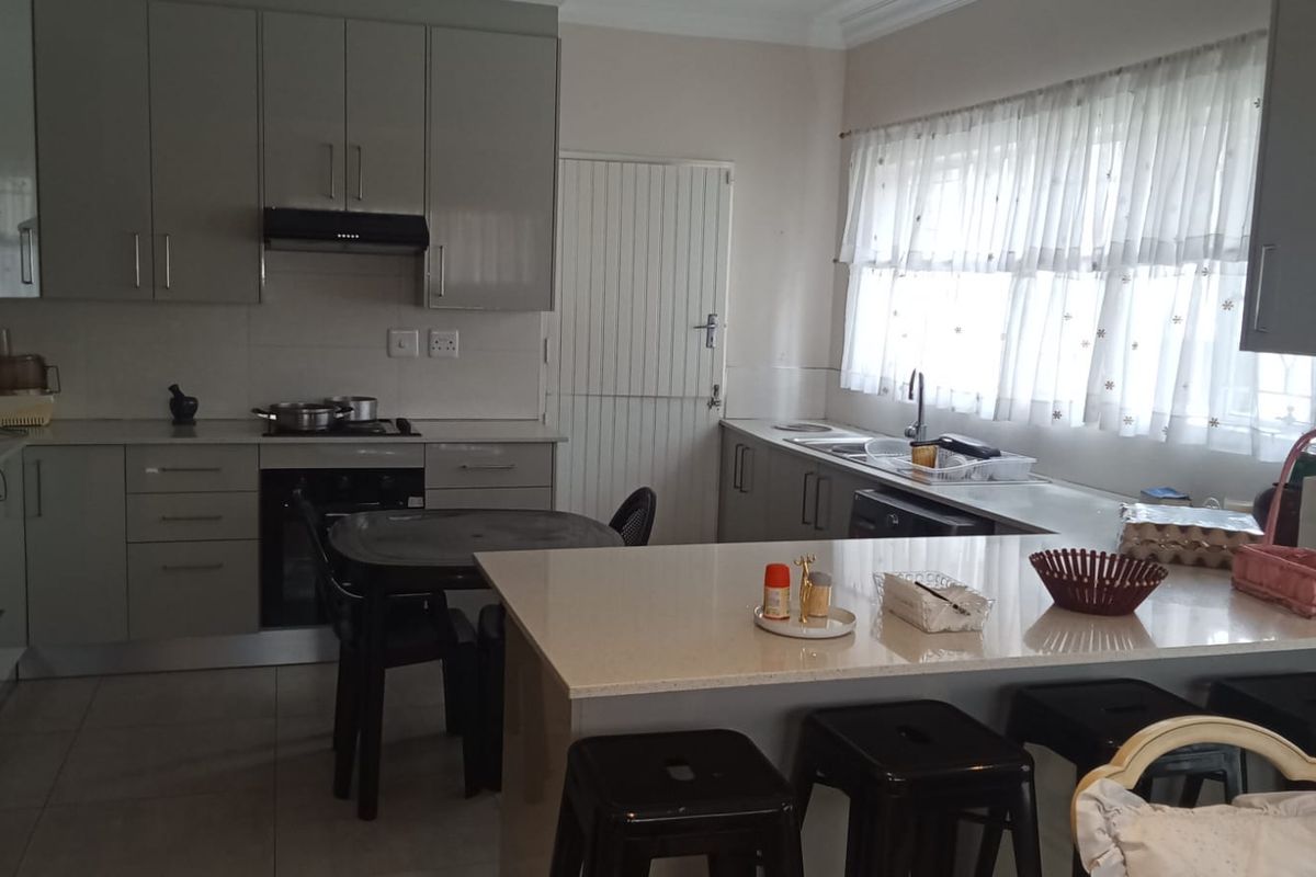 Stunning 3-Bedroom Family Home for Sale in Norkem Park - Photo 5