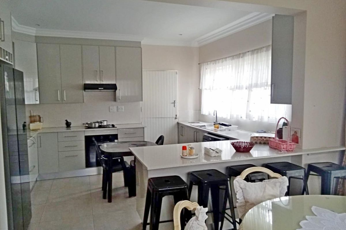 Stunning 3-Bedroom Family Home for Sale in Norkem Park - Photo 3