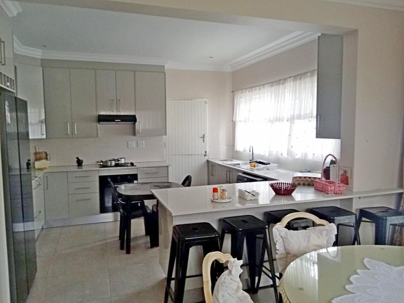 Stunning 3-Bedroom Family Home for Sale in Norkem Park - Photo 3
