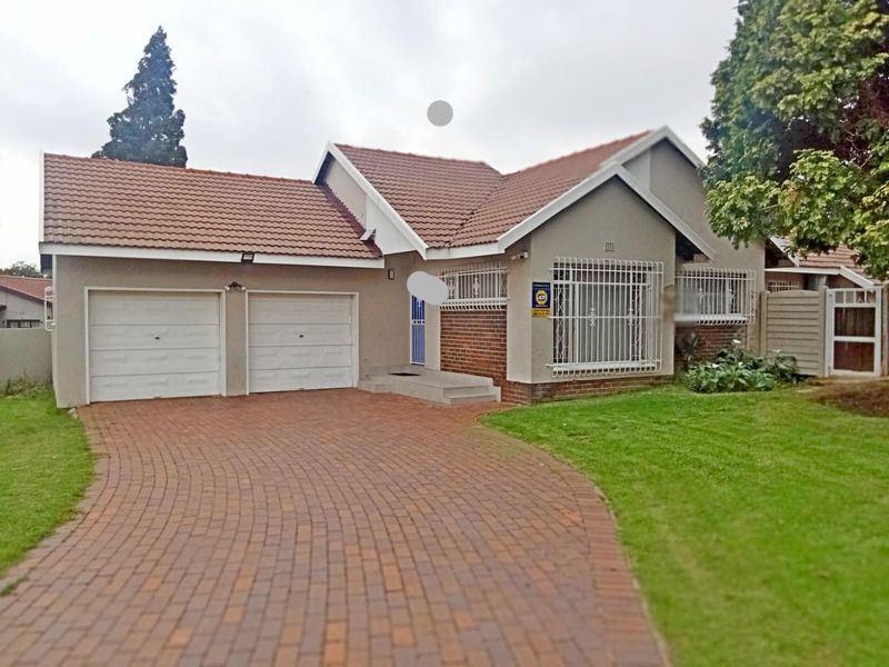 Stunning 3-Bedroom Family Home for Sale in Norkem Park - Photo 1