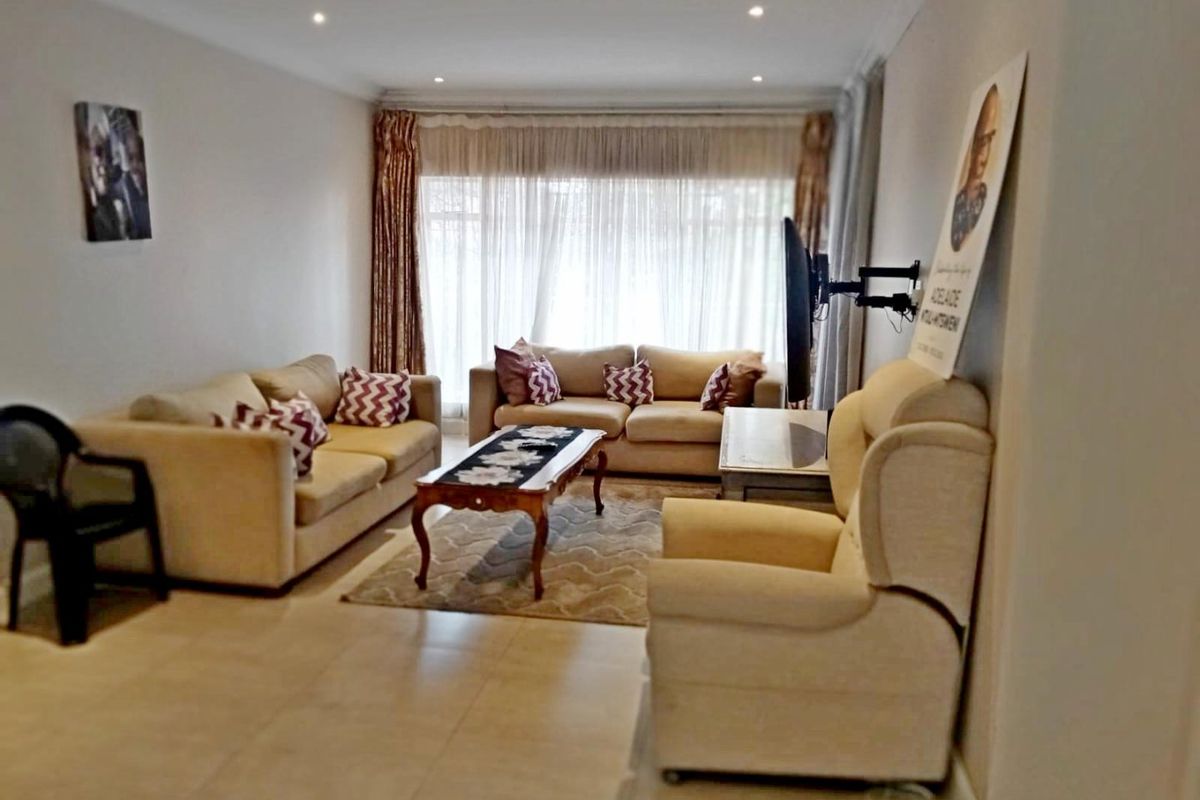 Stunning 3-Bedroom Family Home for Sale in Norkem Park - Photo 2