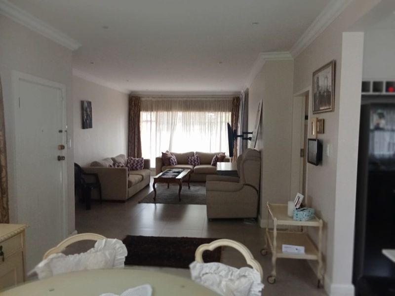 Stunning 3-Bedroom Family Home for Sale in Norkem Park - Photo 8