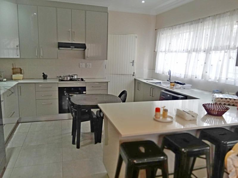 Stunning 3-Bedroom Family Home for Sale in Norkem Park - Photo 4