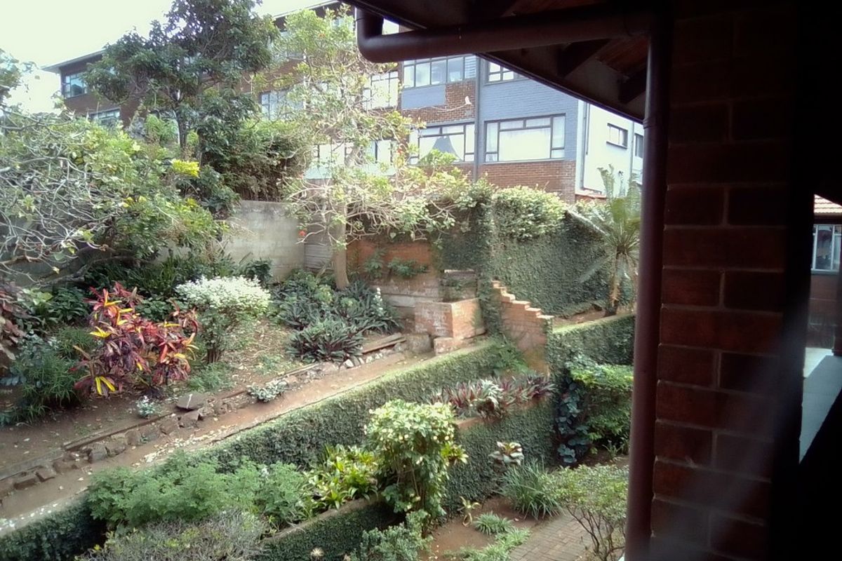 South Coast Apartment with seaviews from each window - Photo 2