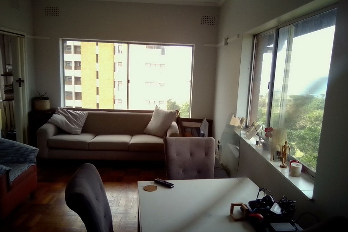 South Coast Apartment with seaviews from each window - Photo 4