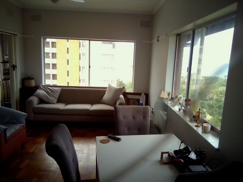 South Coast Apartment with seaviews from each window - Photo 4