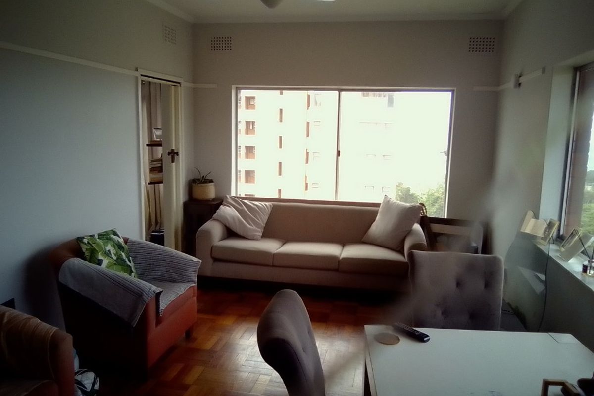 South Coast Apartment with seaviews from each window - Photo 3