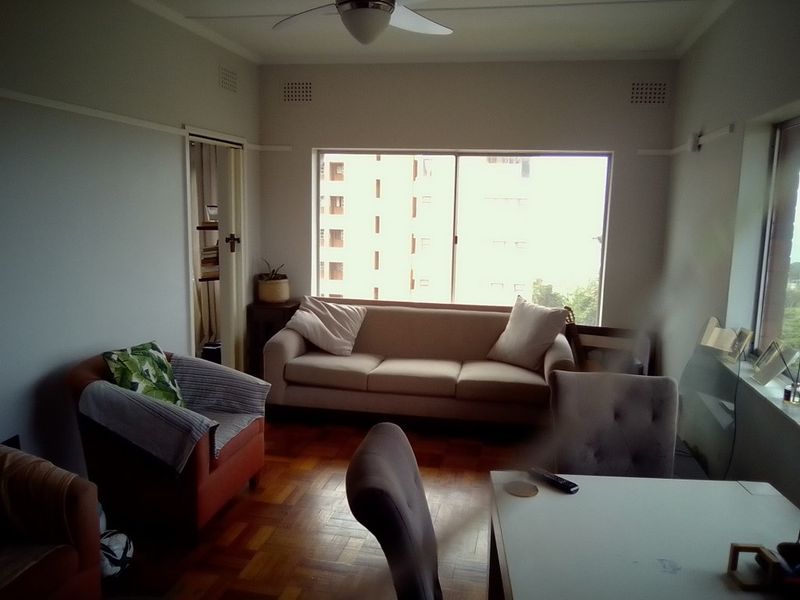 South Coast Apartment with seaviews from each window - Photo 3