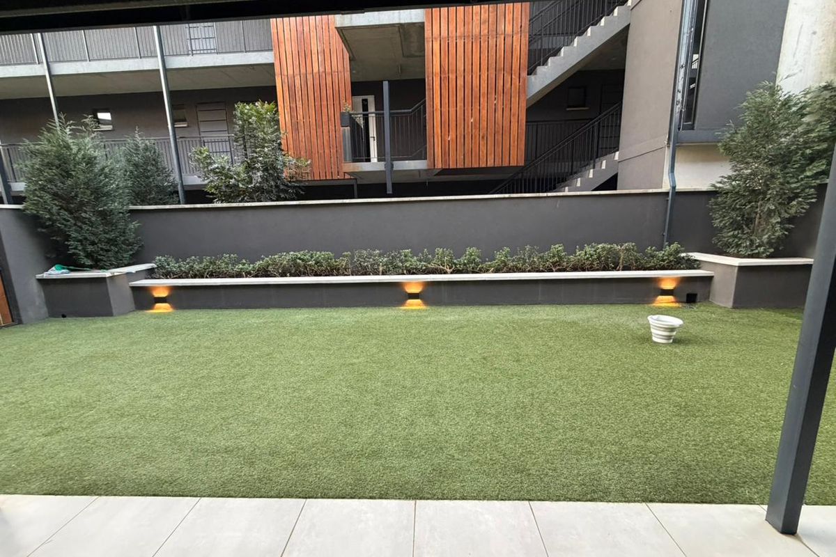 Executive Luxury Fully Furnished 3 Bed, 3 Bath Apartment  - Photo 3