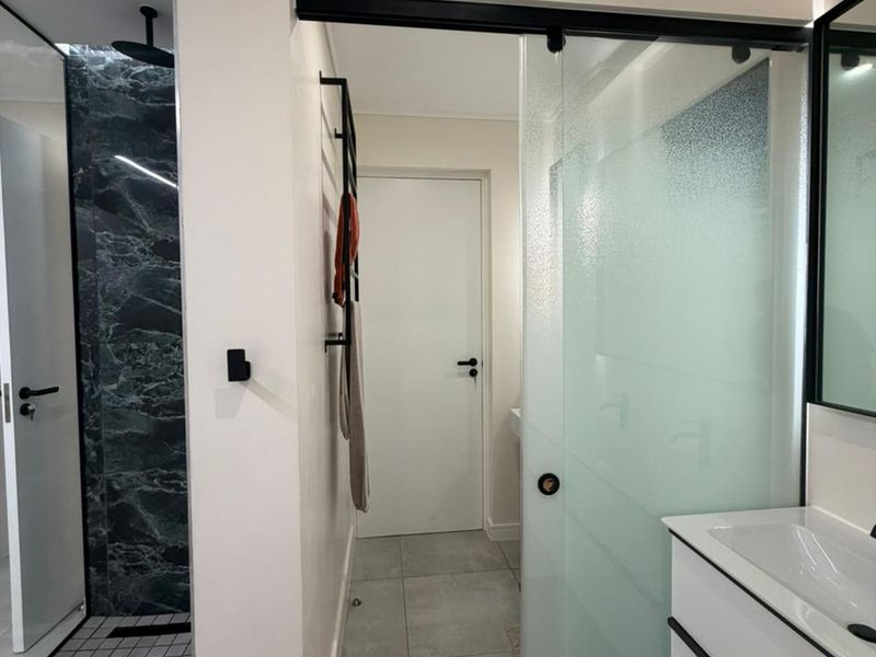 Executive Luxury Fully Furnished 3 Bed, 3 Bath Apartment  - Photo 7