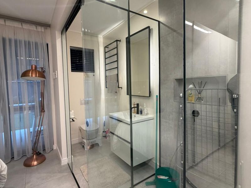 Executive Luxury Fully Furnished 3 Bed, 3 Bath Apartment  - Photo 6