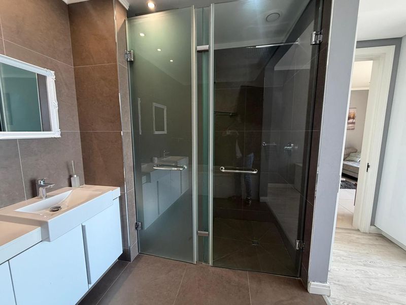 Executive 2 bed 2 bath  Fully Furnished Apartment - Photo 8