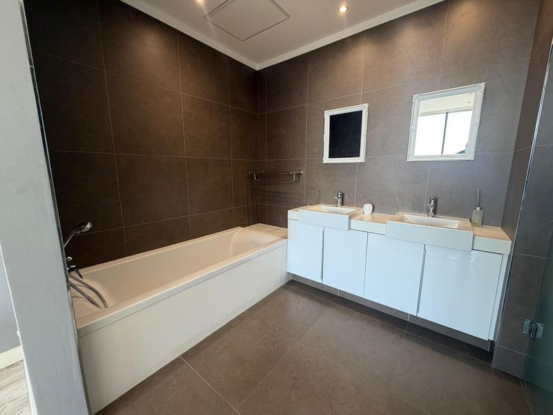 Executive 2 bed 2 bath  Fully Furnished Apartment - Photo 6