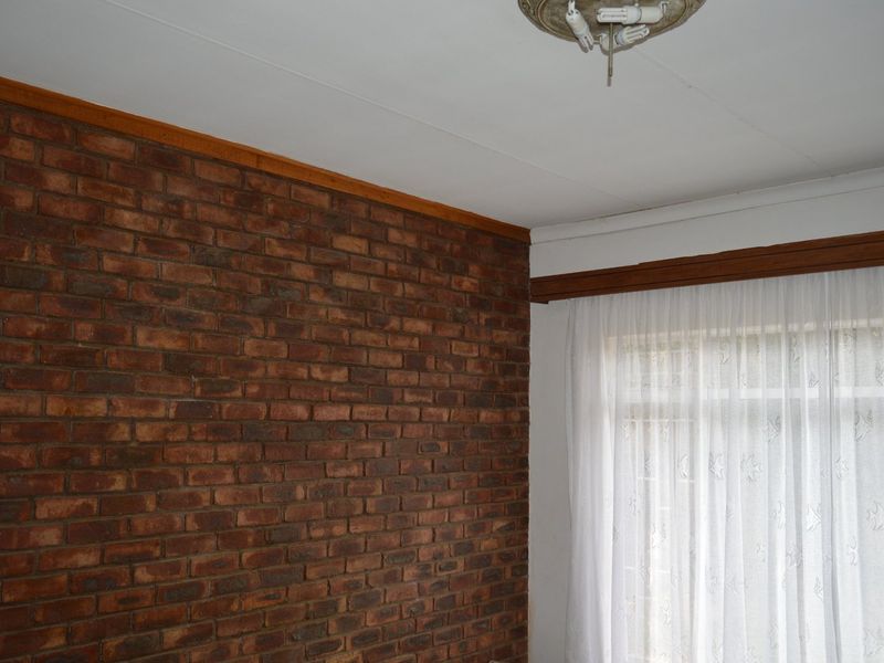 Freshly Renvoated Family Home to Rent in La Hoff  - Photo 6