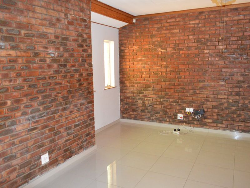 Freshly Renvoated Family Home to Rent in La Hoff  - Photo 7