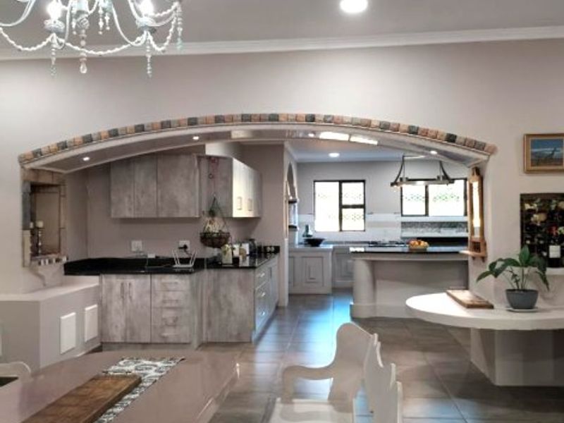 Modern, Sought After, Architect designed, Four Bed Freestanding Family Home for Rent- Ashburton - Photo 3
