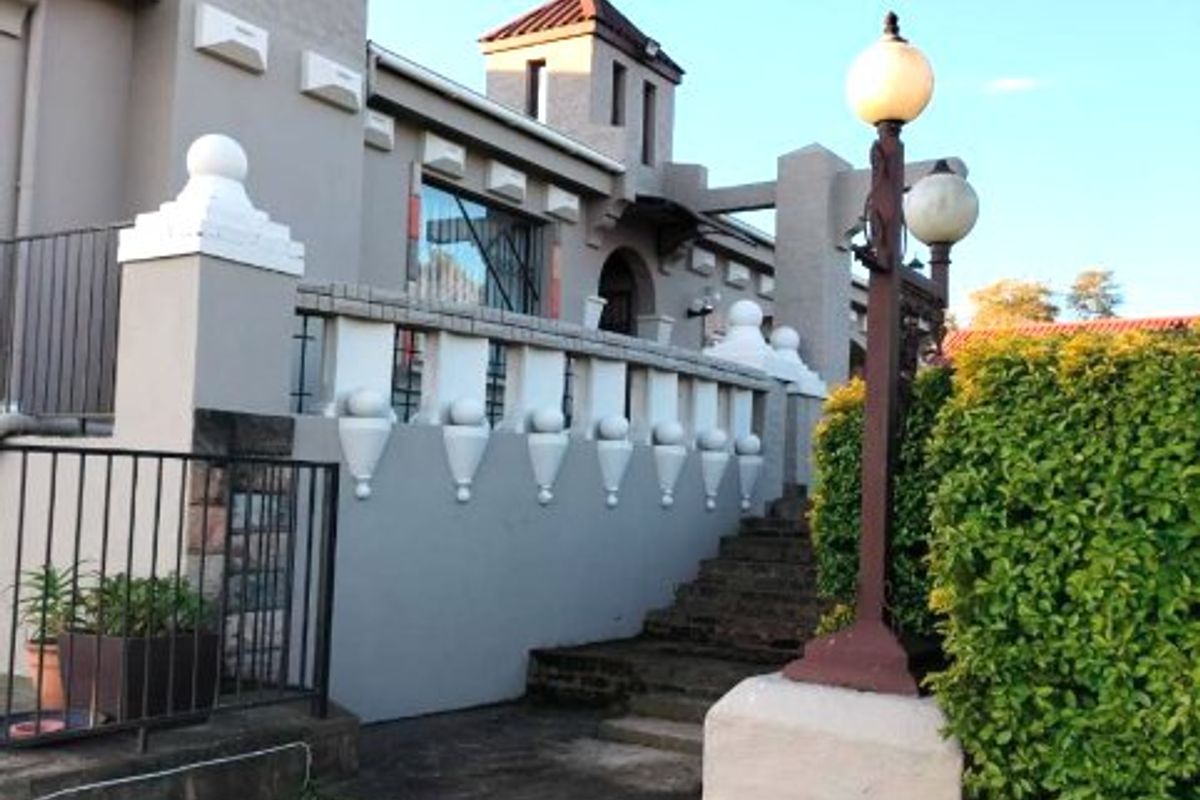 Modern, Sought After, Architect designed, Four Bed Freestanding Family Home for Rent- Ashburton - Photo 5