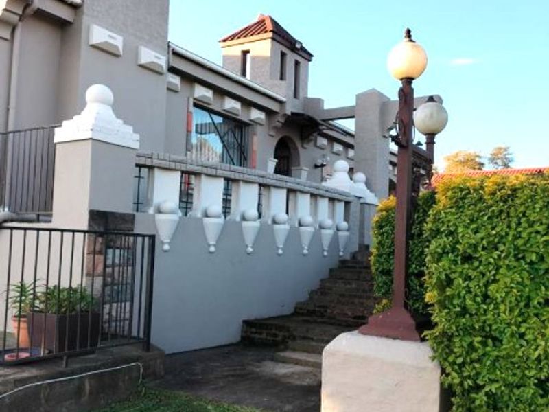 Modern, Sought After, Architect designed, Four Bed Freestanding Family Home for Rent- Ashburton - Photo 5