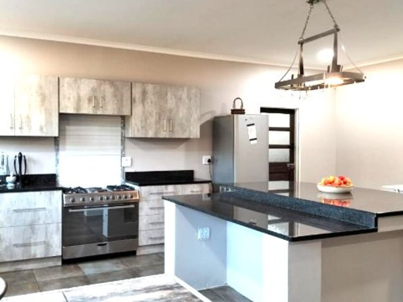 Modern, Sought After, Architect designed, Four Bed Freestanding Family Home for Rent- Ashburton - Photo 9
