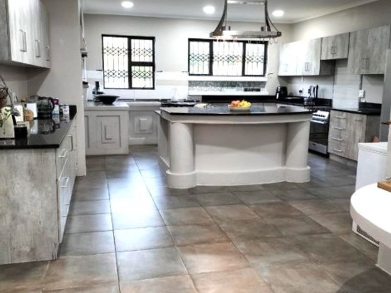 Modern, Sought After, Architect designed, Four Bed Freestanding Family Home for Rent- Ashburton - Photo 2