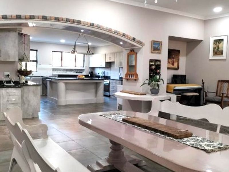 Modern, Sought After, Architect designed, Four Bed Freestanding Family Home for Rent- Ashburton - Photo 2