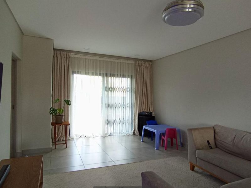 2 Bedroom Apartment / Flat for Sale in Die Hoewes - Photo 3