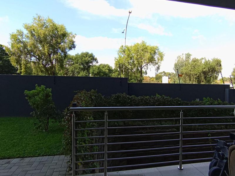 2 Bedroom Apartment / Flat for Sale in Die Hoewes - Photo 10
