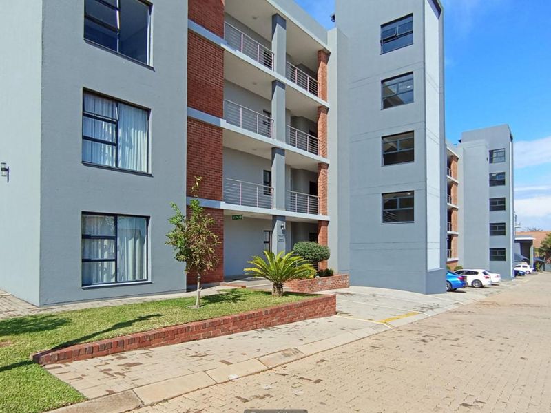 2 Bedroom Apartment / Flat for Sale in Die Hoewes - Photo 6
