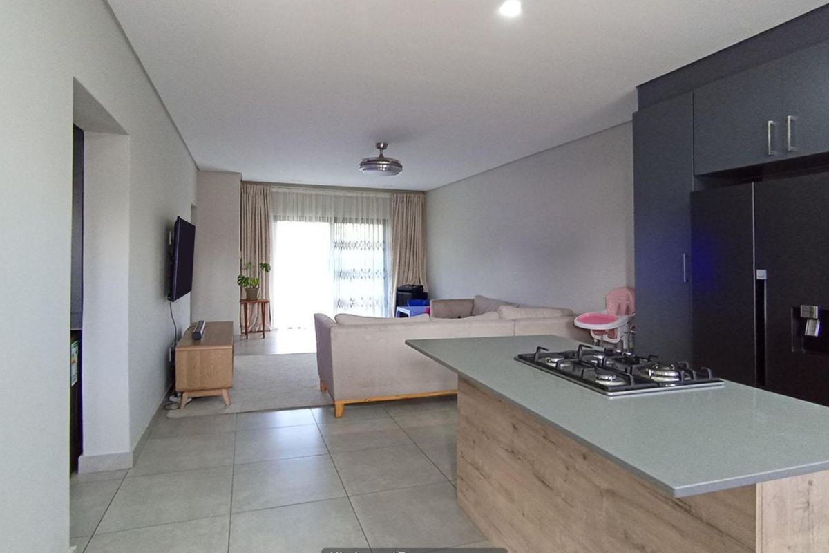 2 Bedroom Apartment / Flat for Sale in Die Hoewes - Photo 5