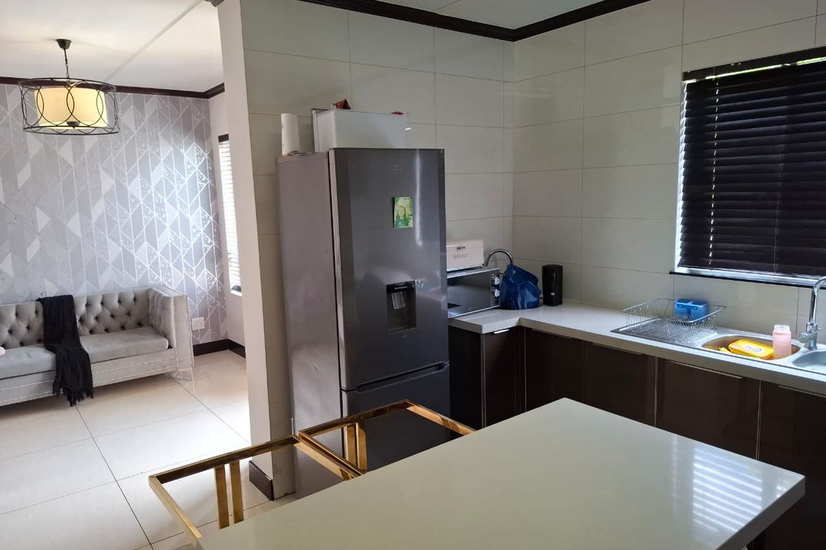 Stylish 3-Bedroom Duplex Townhouse for Sale in Villa Baroque, Carlswald – Midrand - Photo 5