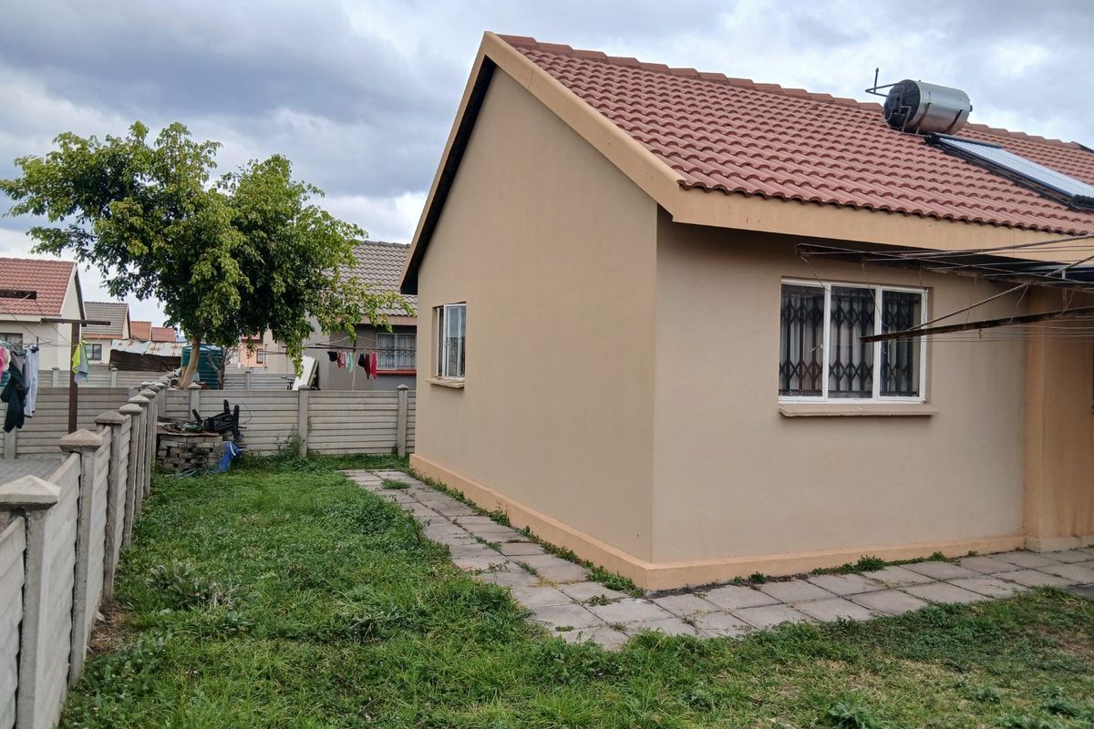 Renovate and Profit! 3-bedroom Home with Large Yard  - Photo 3