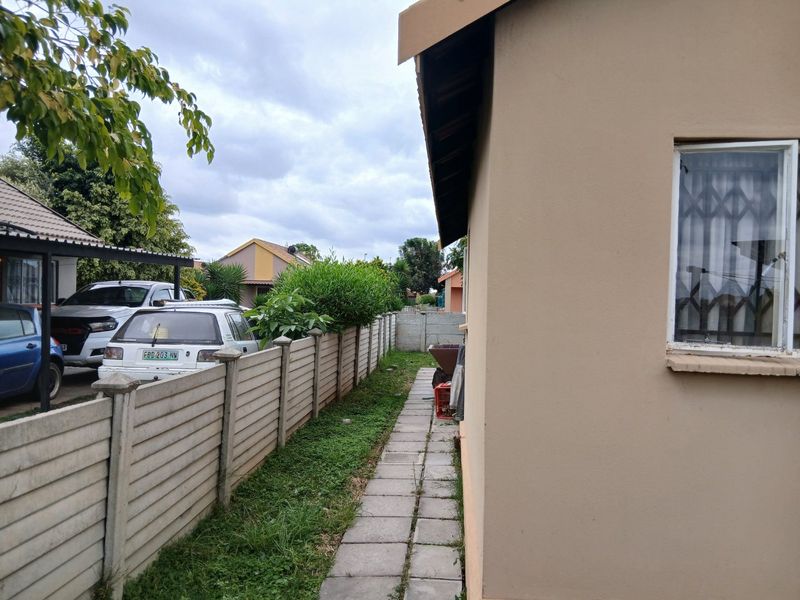Renovate and Profit! 3-bedroom Home with Large Yard  - Photo 2