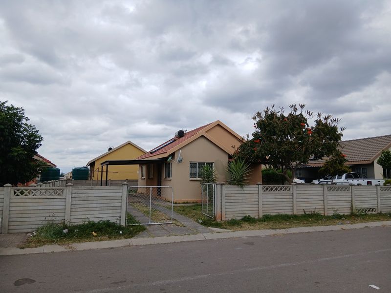Renovate and Profit! 3-bedroom Home with Large Yard  - Photo 7