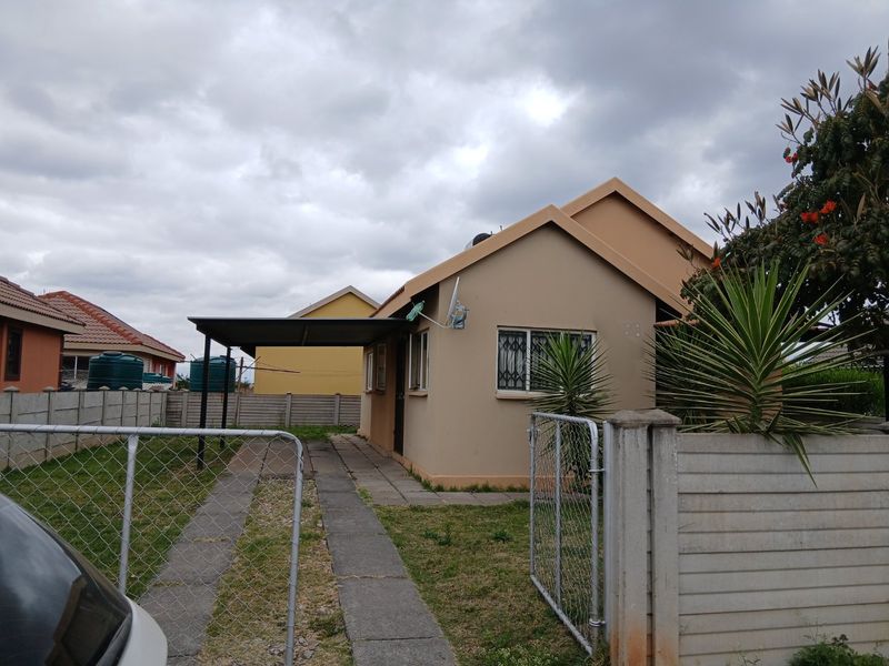 Renovate and Profit! 3-bedroom Home with Large Yard  - Photo 6