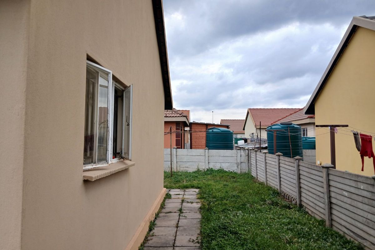 Renovate and Profit! 3-bedroom Home with Large Yard  - Photo 4