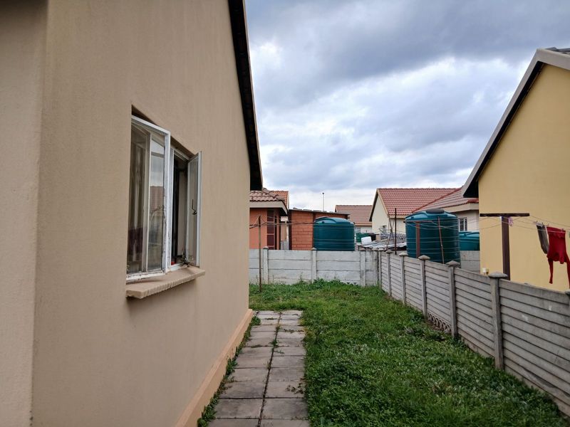 Renovate and Profit! 3-bedroom Home with Large Yard  - Photo 4
