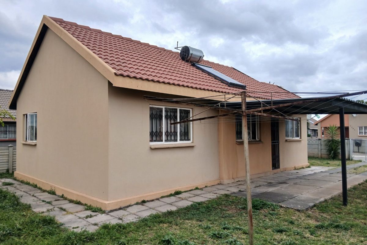 Renovate and Profit! 3-bedroom Home with Large Yard  - Photo 5