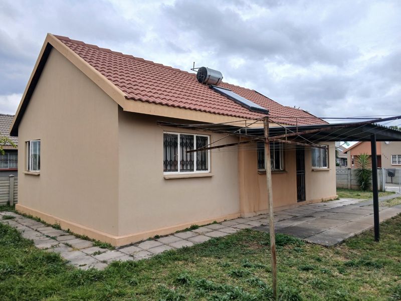 Renovate and Profit! 3-bedroom Home with Large Yard  - Photo 5